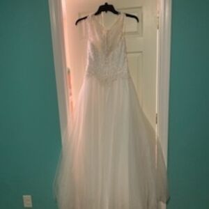 David's Bridal White Wedding Dress